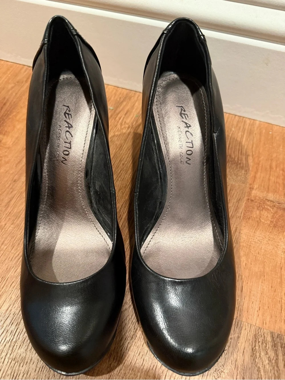 Reaction Kenneth Cole sleek black